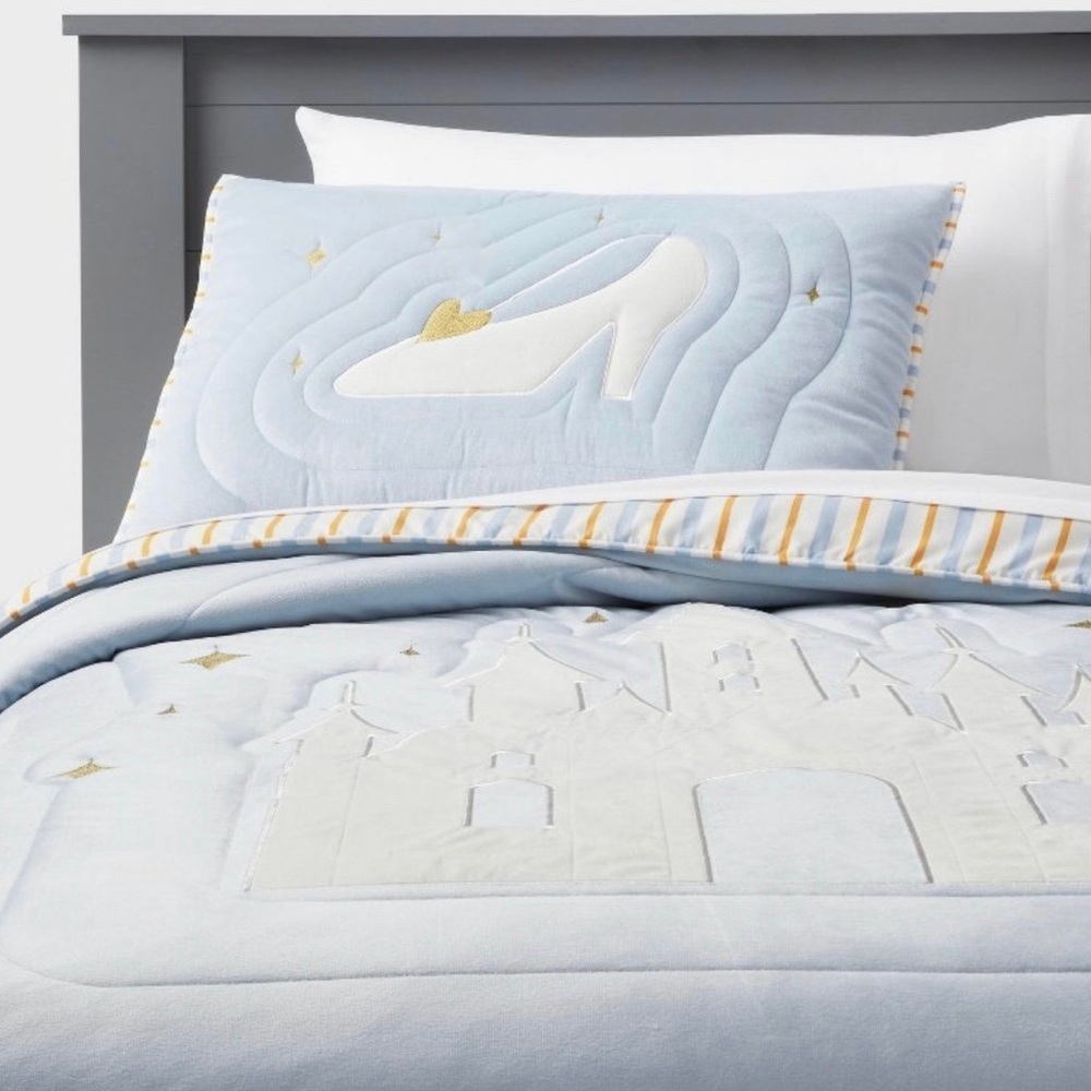 Full/Queen  Princess Castle Kids' Quilt - The Disney Collection by Pillowfort